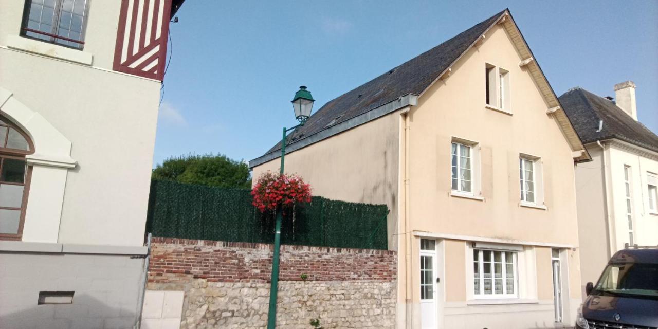 Le Plain Pied Sur Place Le Mêle-sur-Sarthe Exterior foto