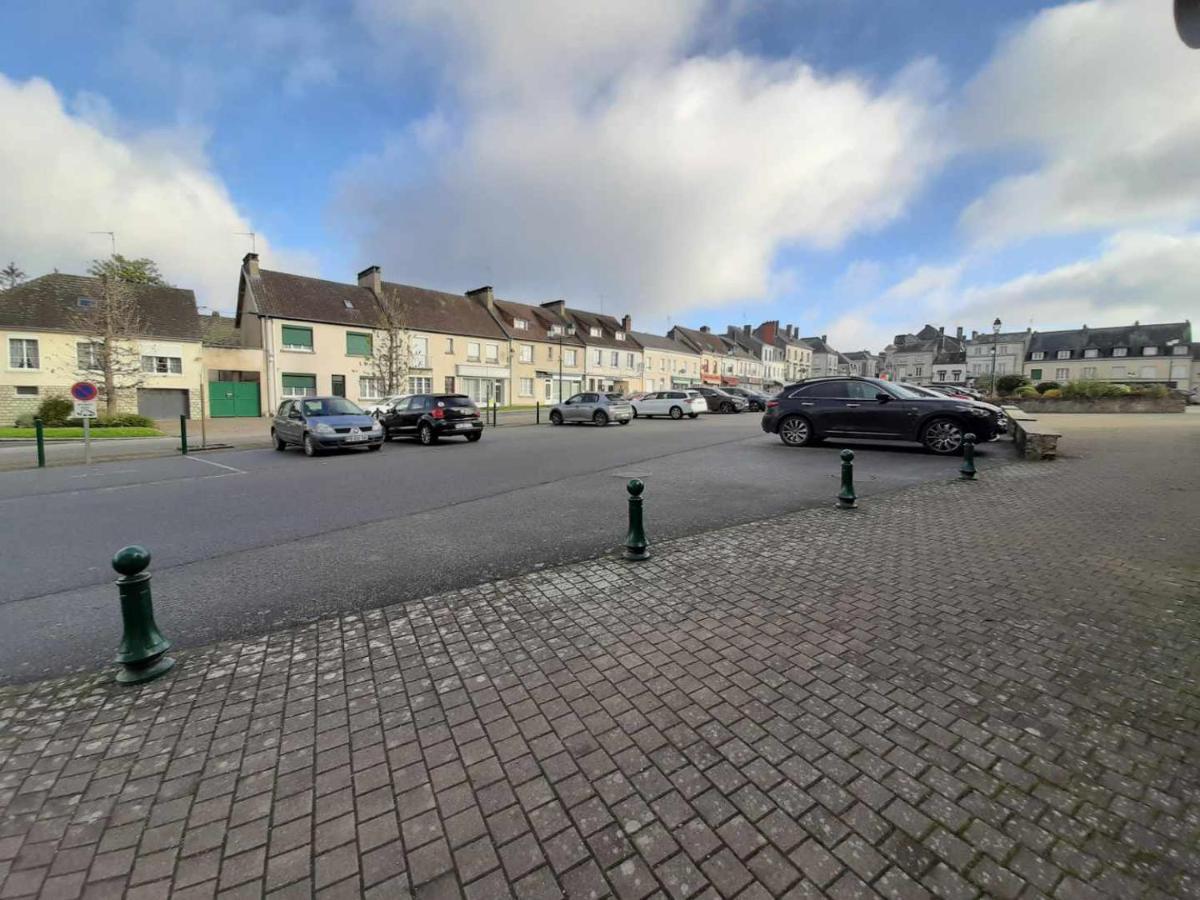 Le Plain Pied Sur Place Le Mêle-sur-Sarthe Exterior foto